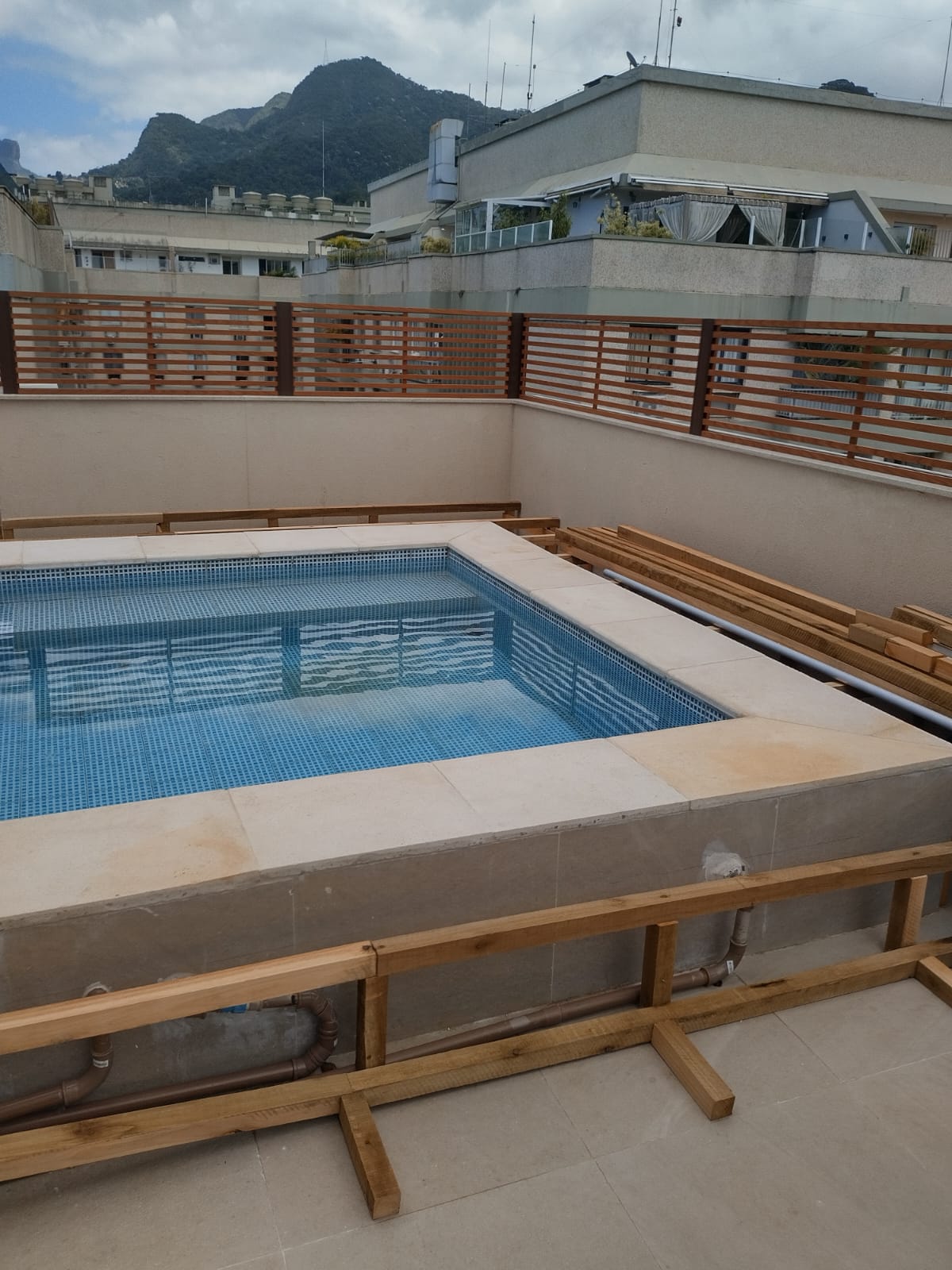 Piscina em cobertura executada pela Congil